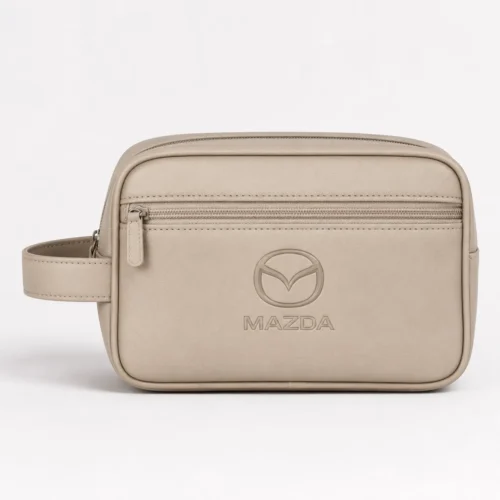 Neceser de cuerina con un logo