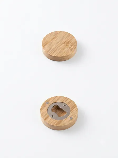 Posavasos de bambú con abridor