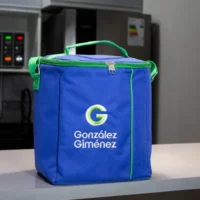 Lonchera con detalles en cuerina