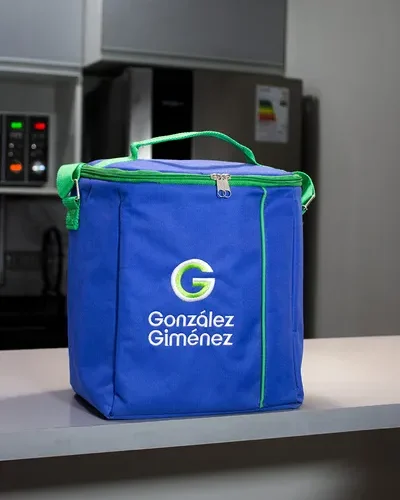 Lonchera con detalles en cuerina
